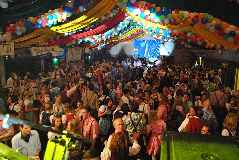 13 09 27 Partynacht in Tracht 2013 (312)